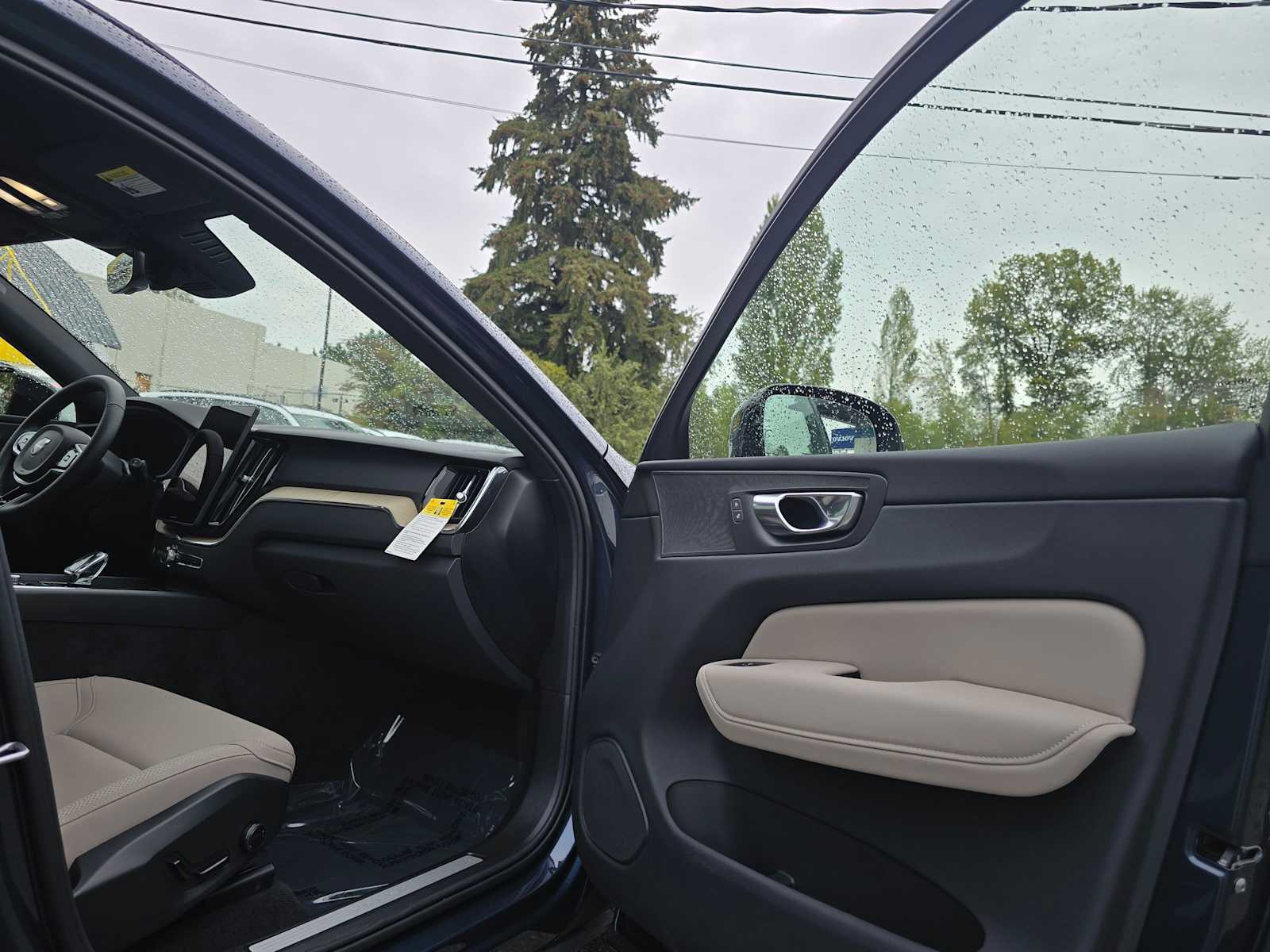 2026 Volvo XC60 Plus - Photo 11