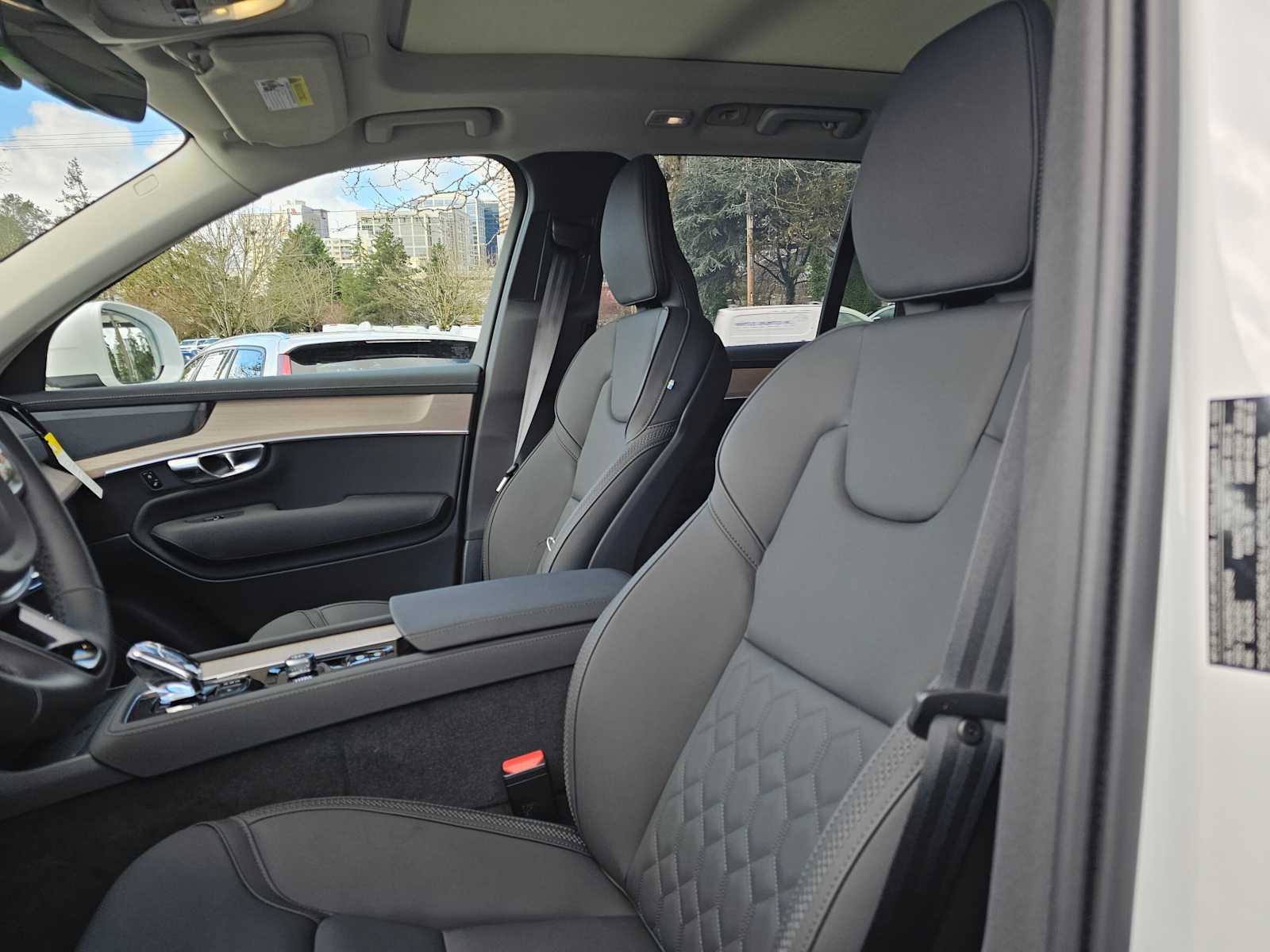 2025 Volvo XC90 Plus - Photo 21