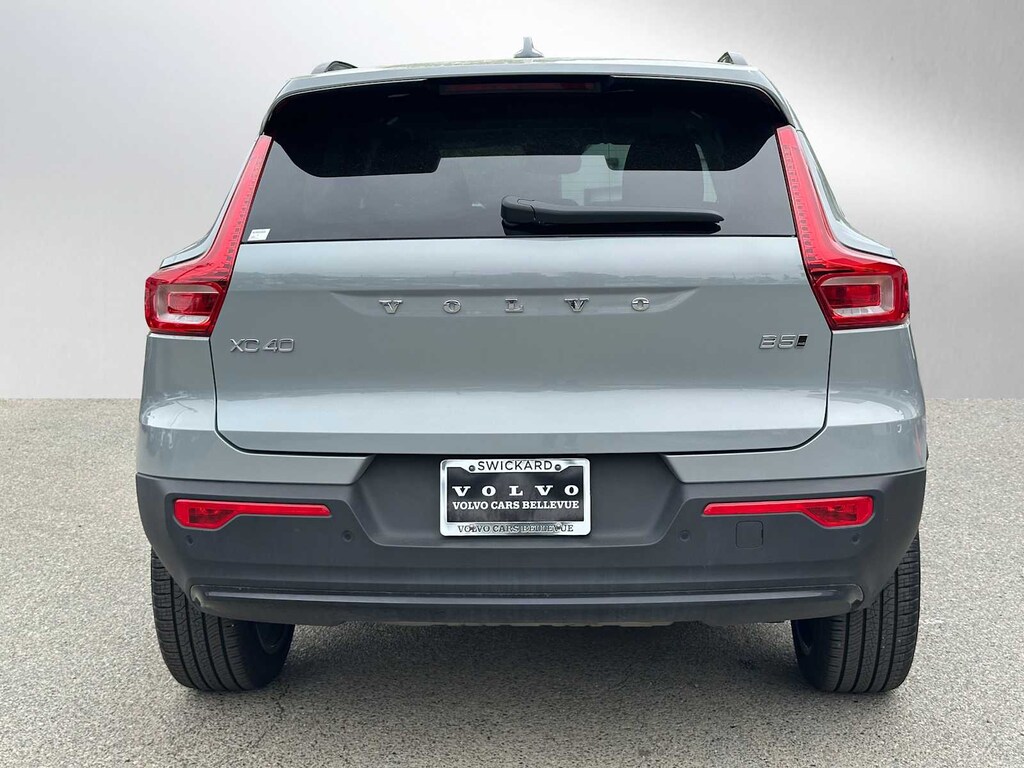 New 2026 Volvo XC40 B5 Ultra SUV