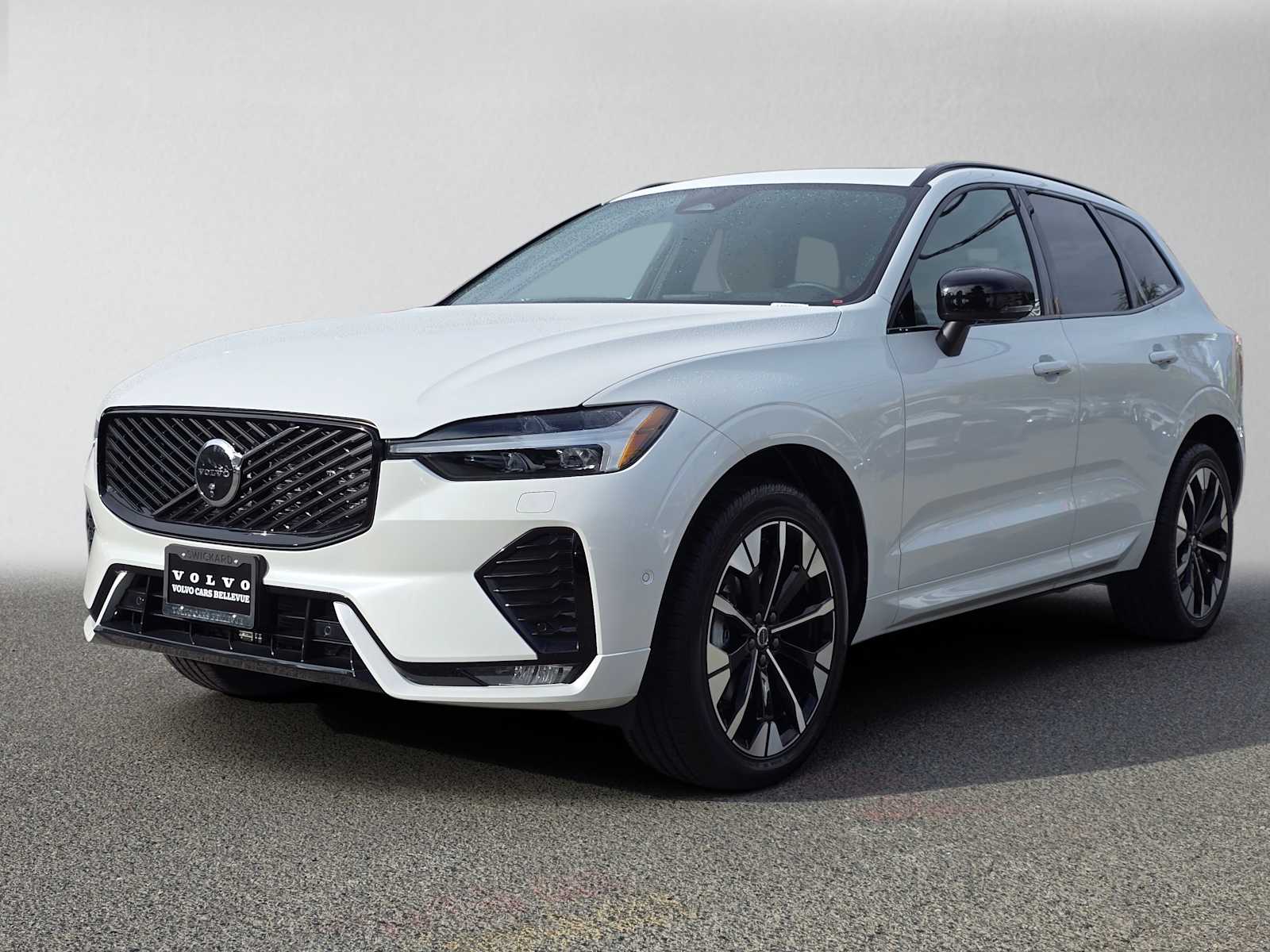2026 Volvo XC60 Plus - Photo 7