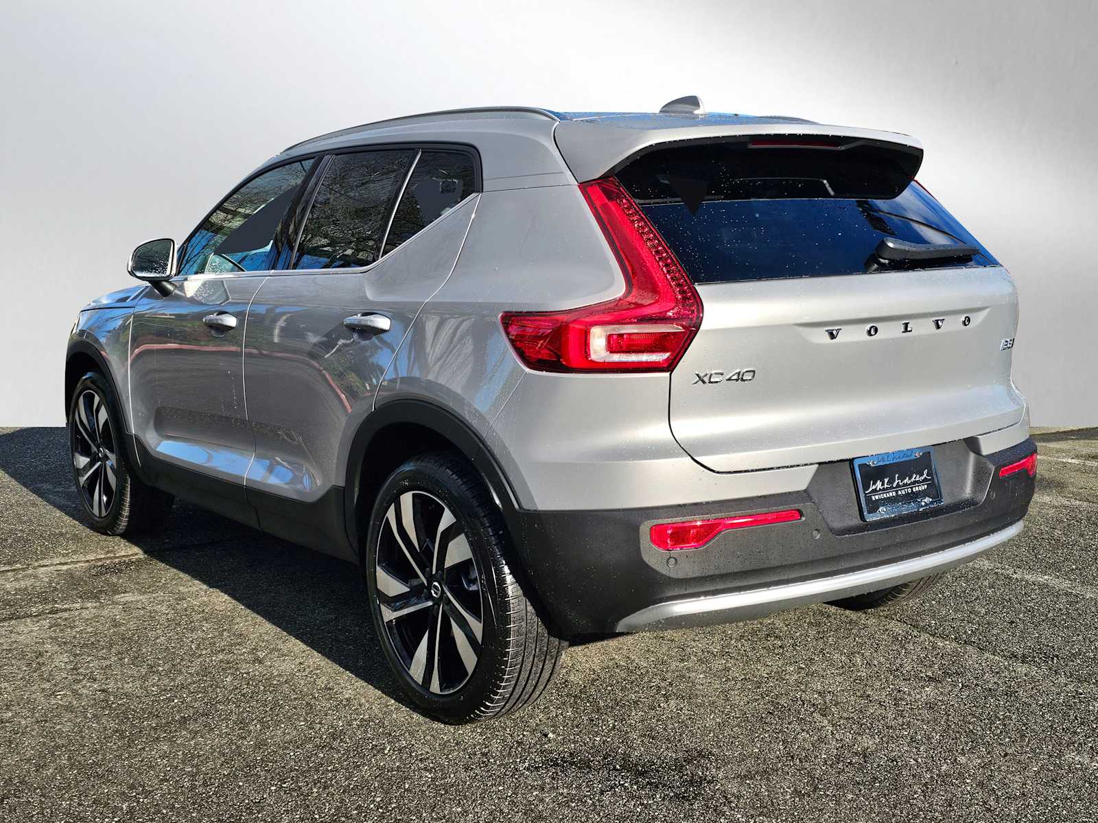 2025 Volvo XC40 Plus photo 3