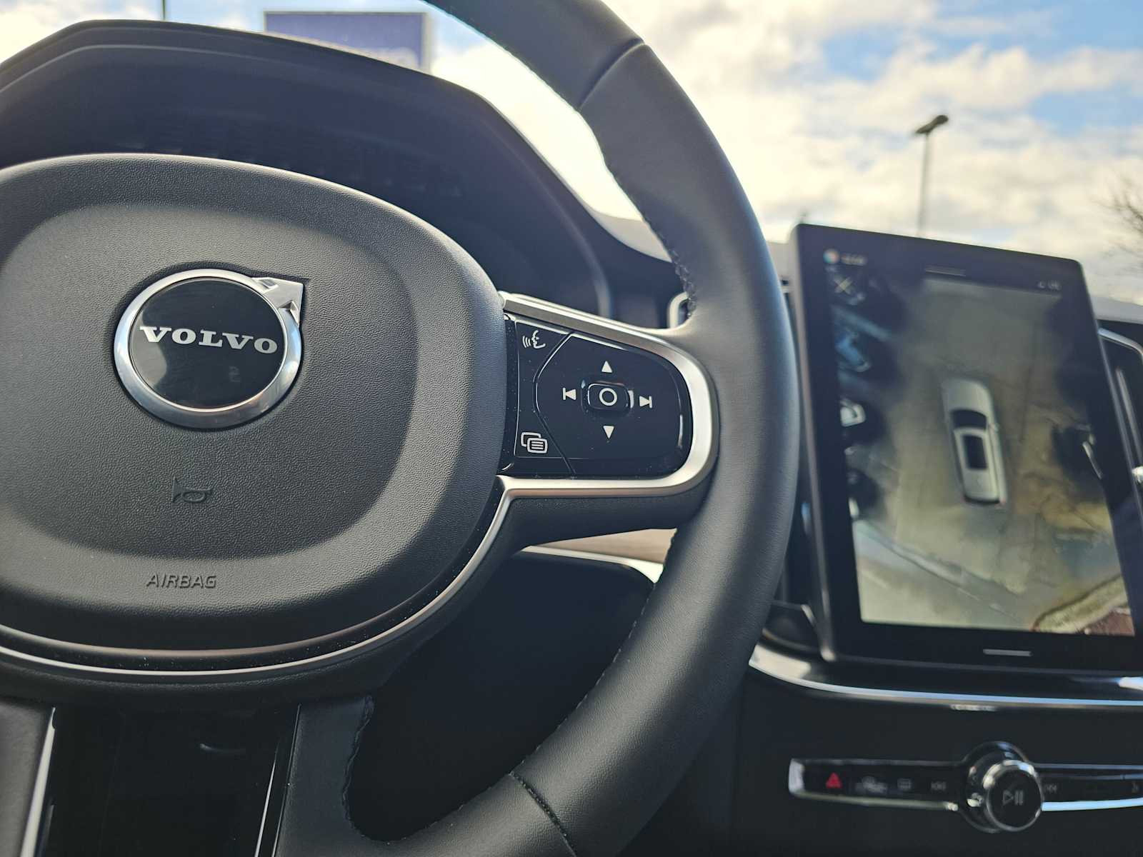 2025 Volvo XC90 Plus - Photo 32