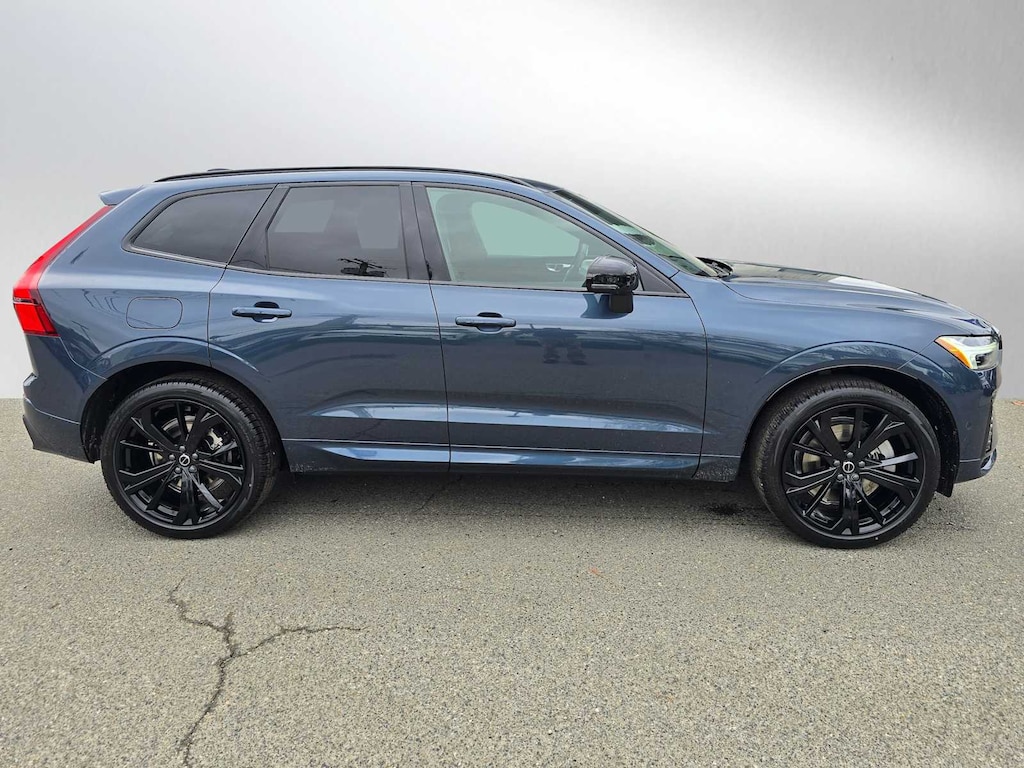 New 2026 Volvo XC60 B5 Ultra Black Edition SUV