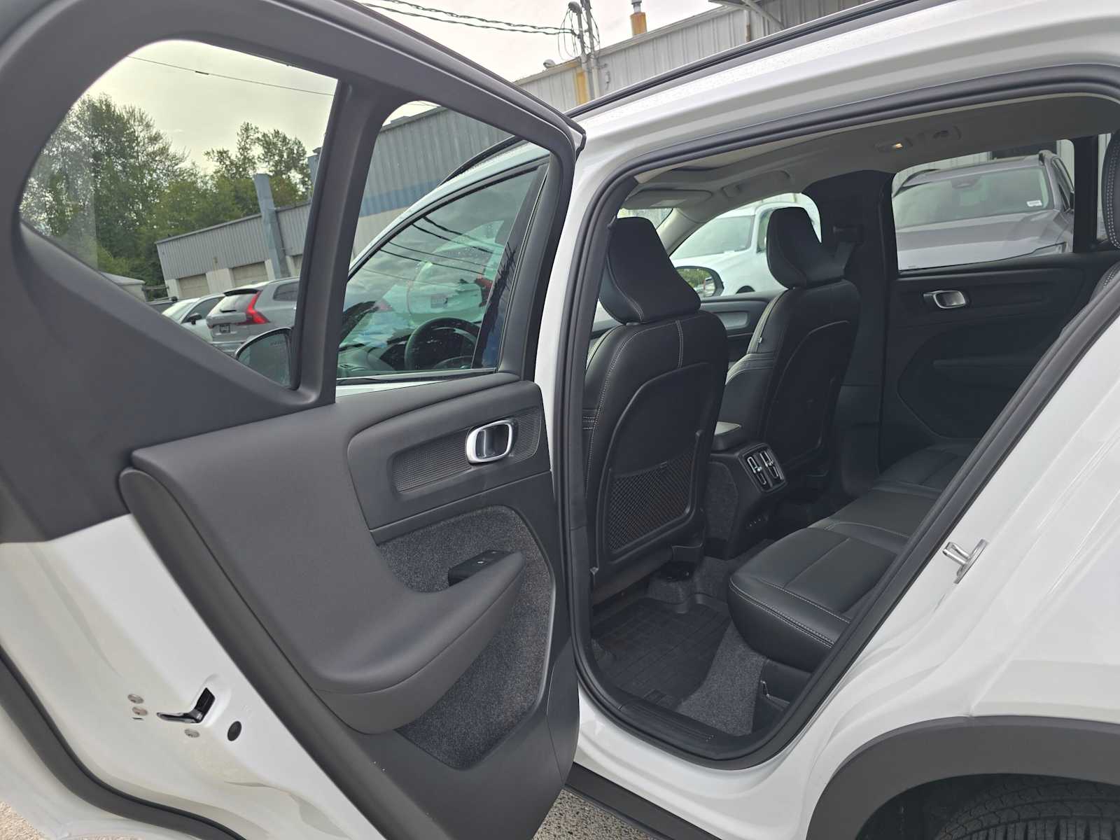 2026 Volvo XC40 Ultra - Photo 16
