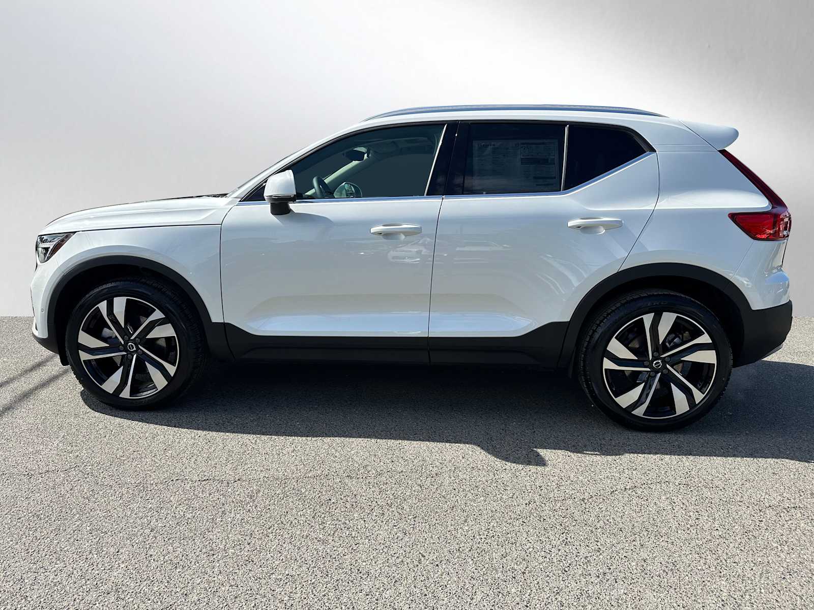 2025 Volvo XC40 Ultra - Photo 6