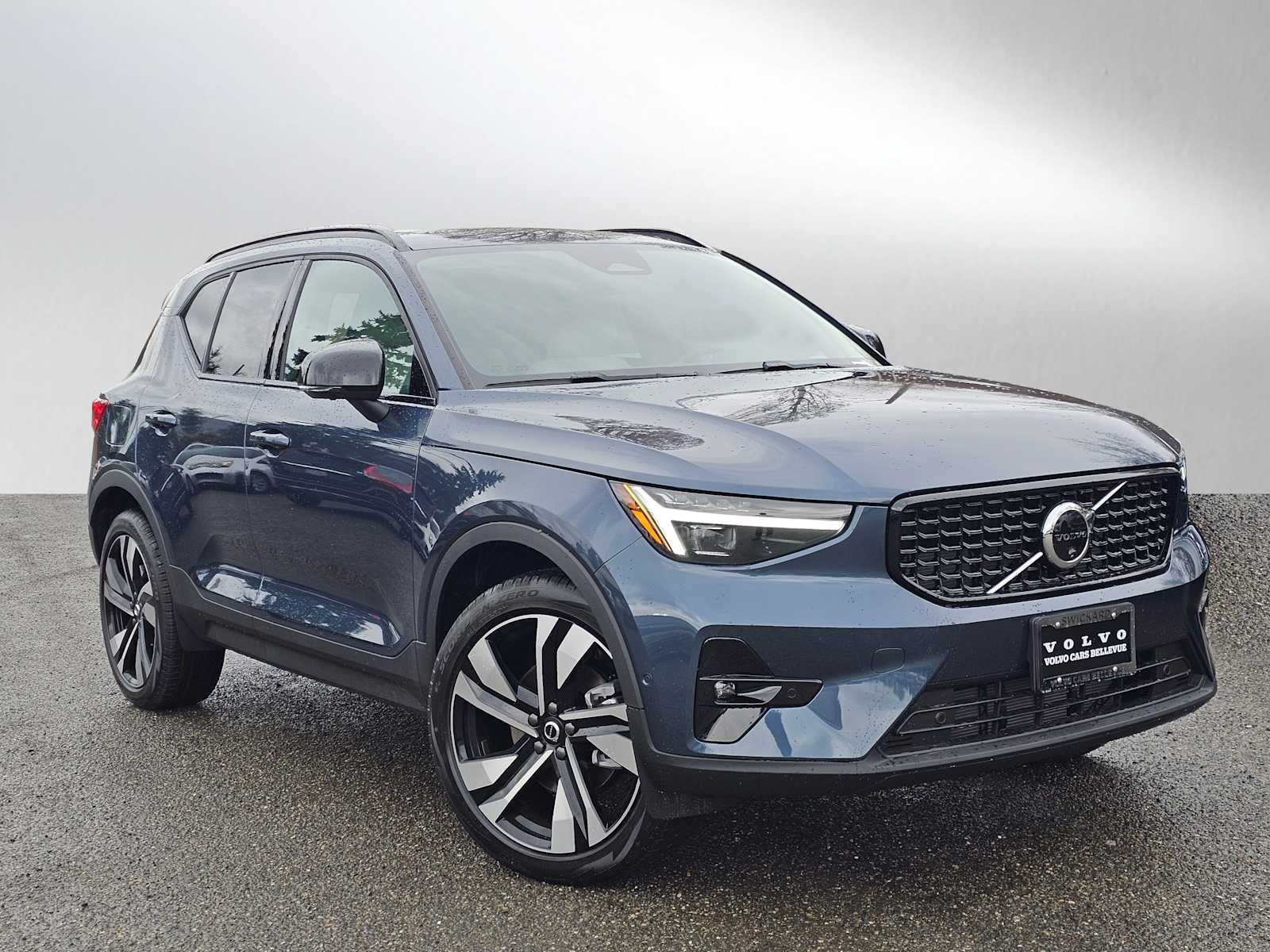 2026 Volvo XC40 B5 Ultra Dark AWD's photo