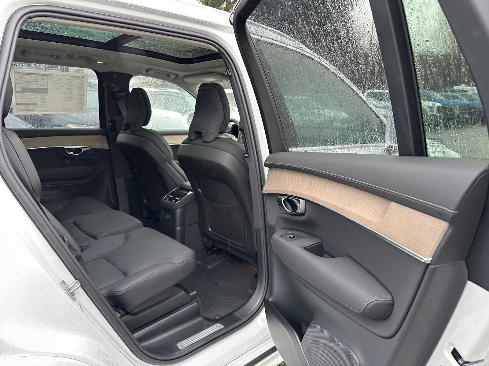 2025 Volvo XC90 Plus - Photo 13