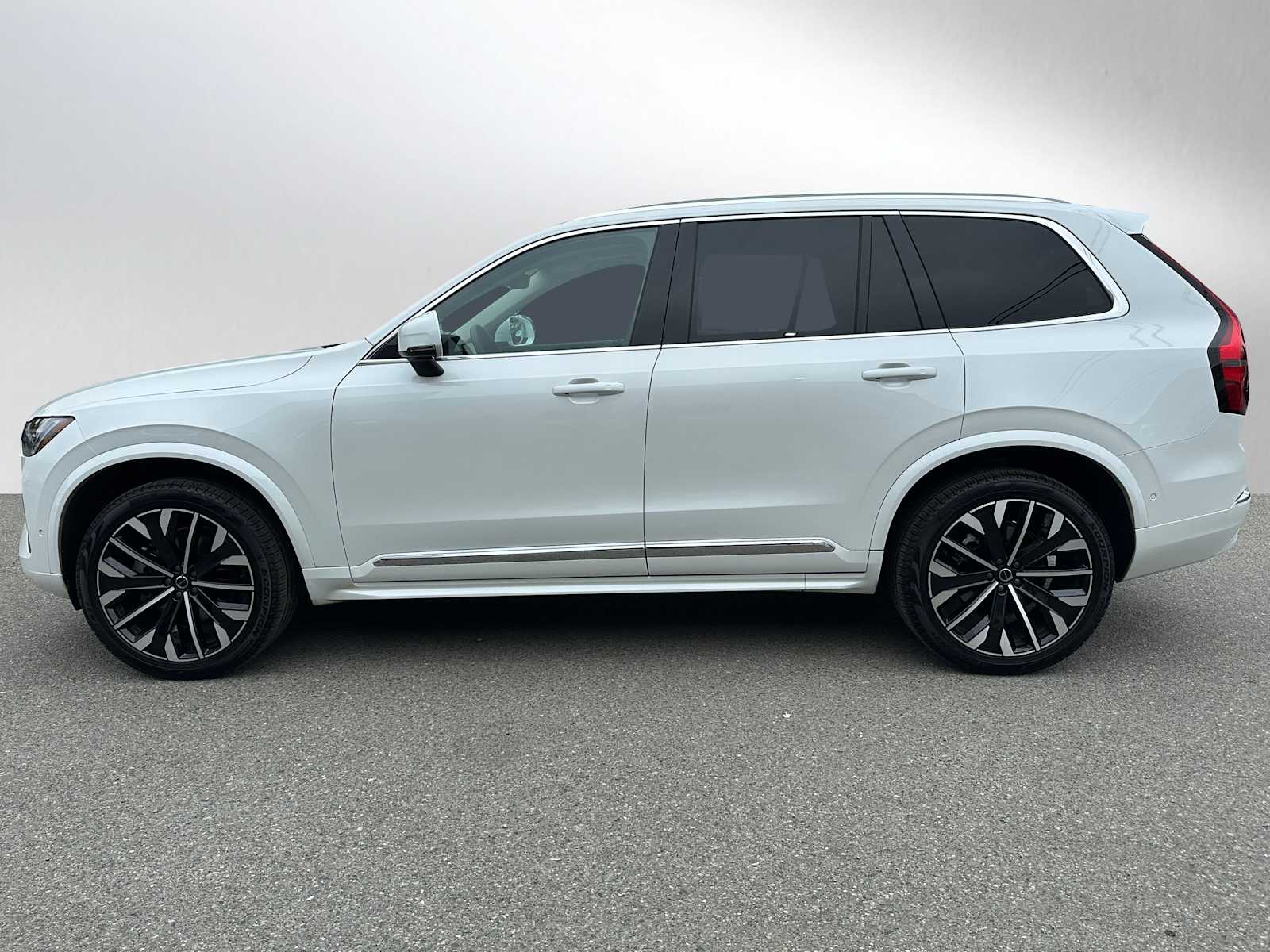 2025 Volvo XC90 Plus - Photo 6