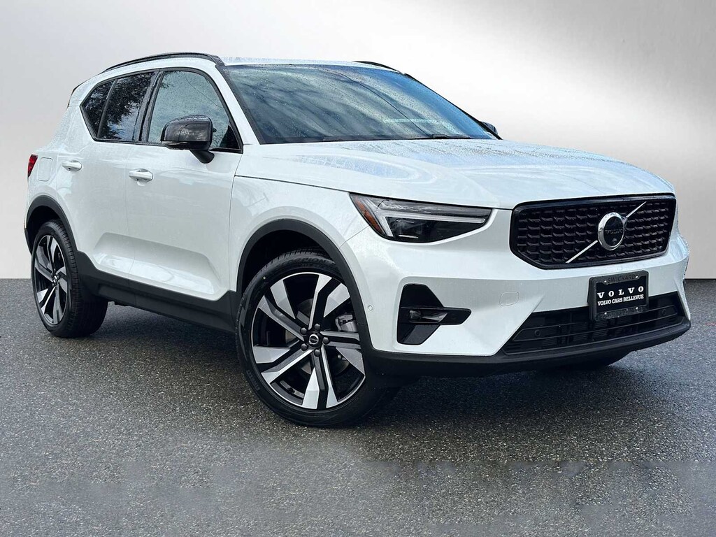New 2026 Volvo XC40 B5 Ultra SUV