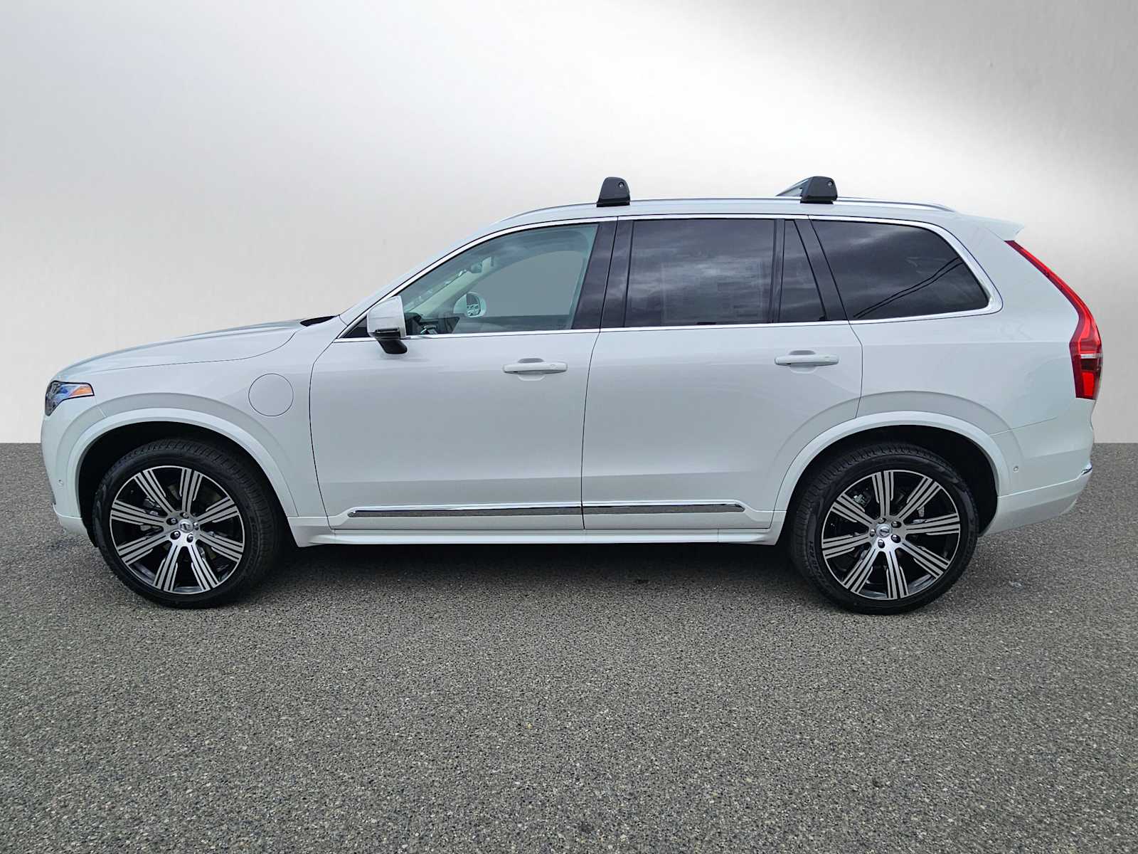 2025 Volvo XC90 T8 Plus photo 4