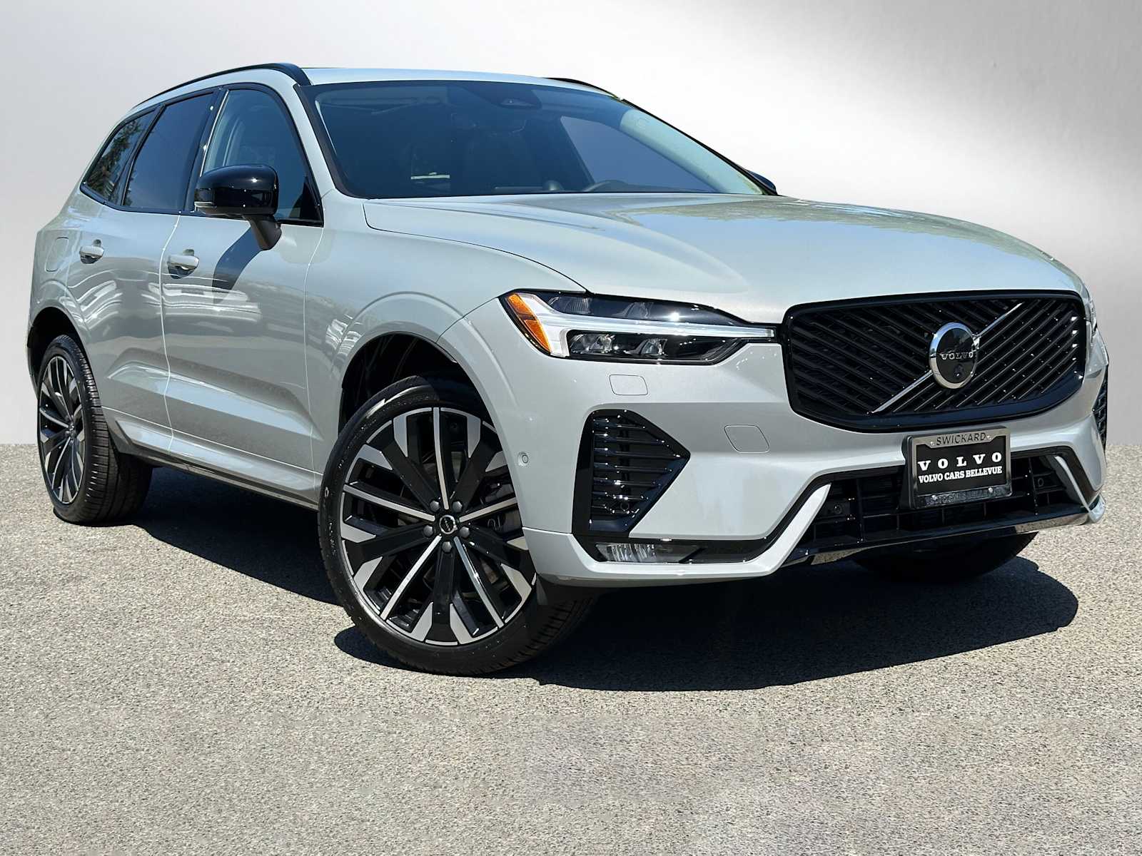 2026 Volvo XC60 B5 Ultra Dark AWD's photo