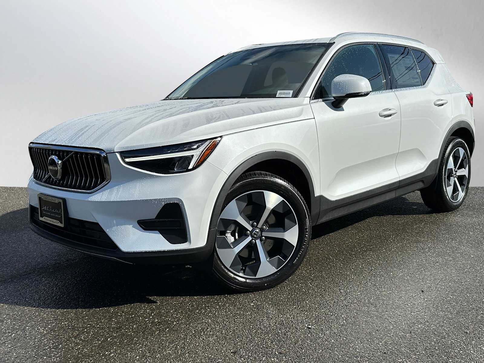 2025 Volvo XC40 Core photo 3