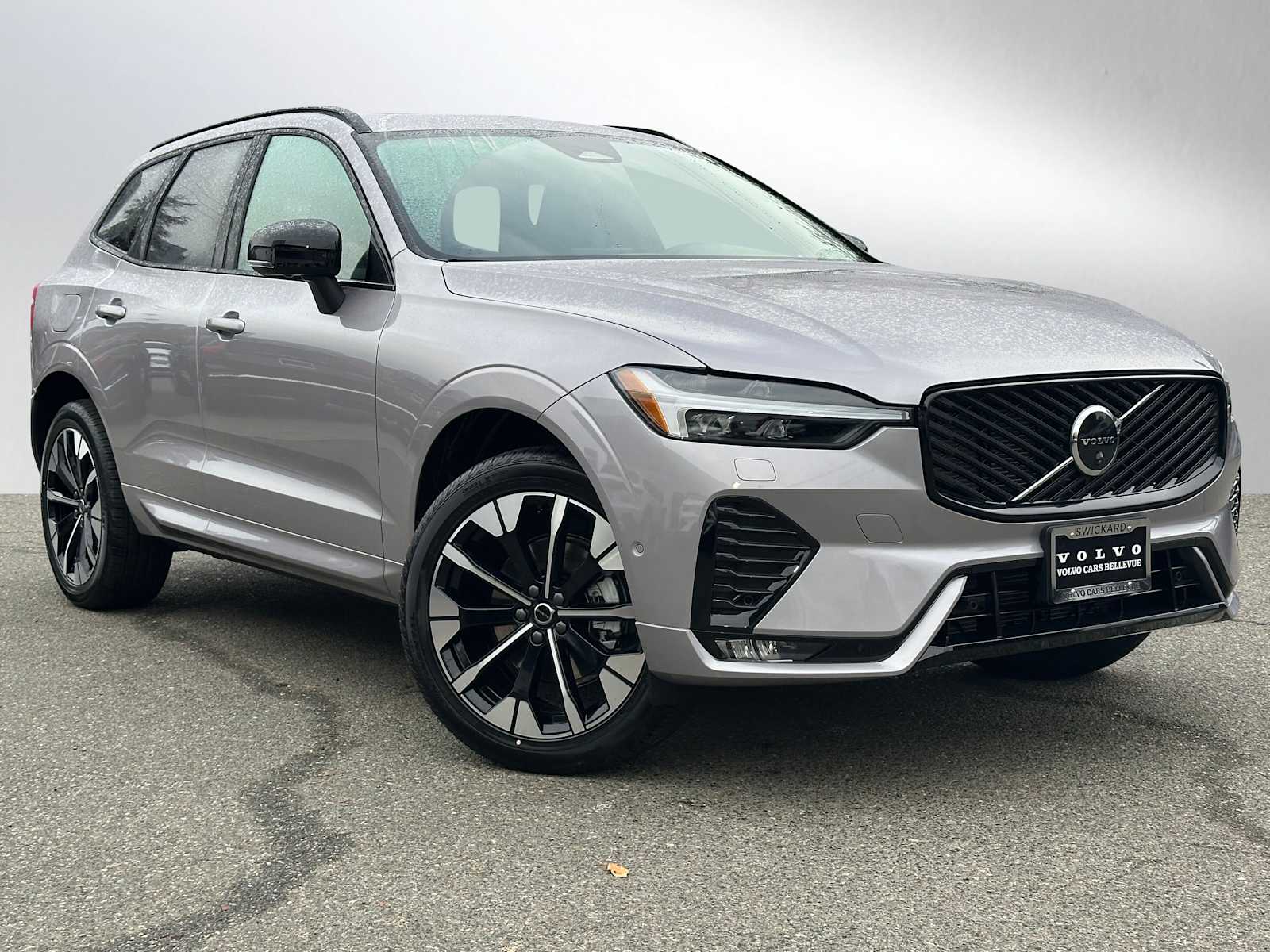 2026 Volvo XC60 Plus's photo