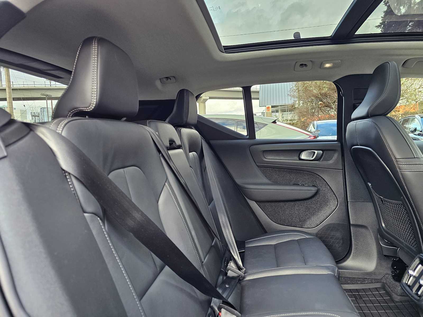 2025 Volvo XC40 Plus - Photo 16