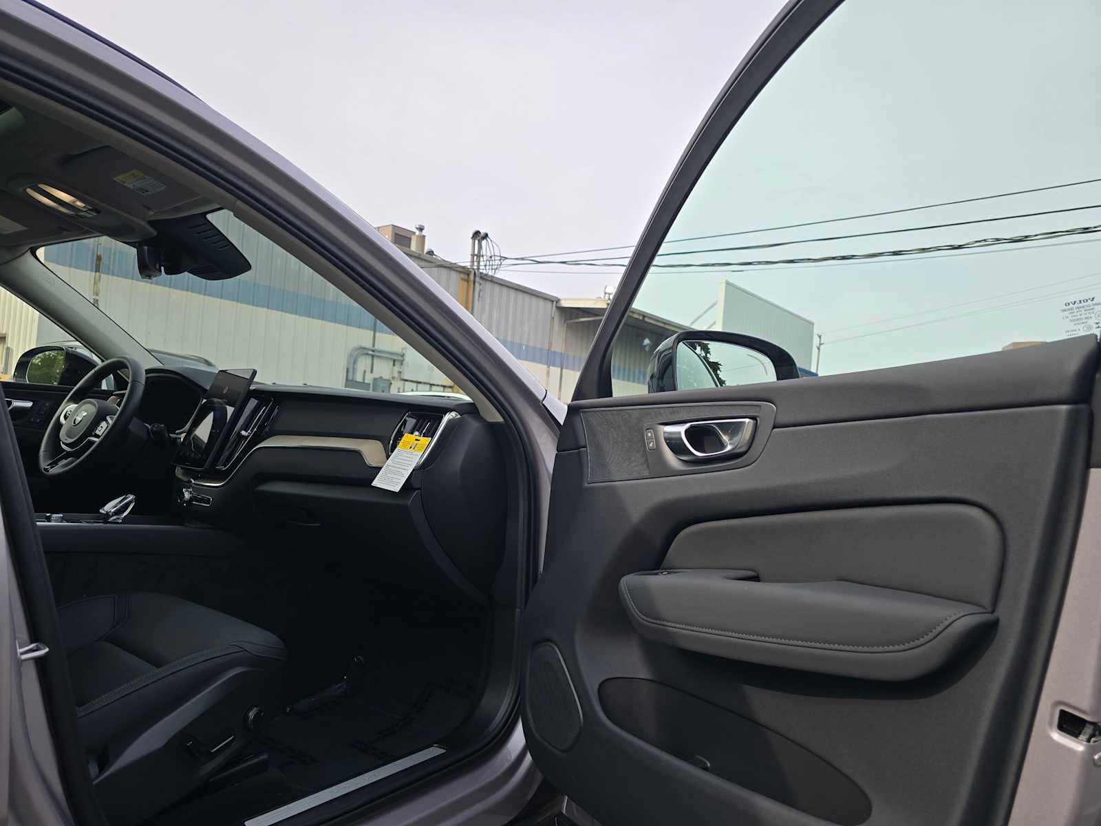 2026 Volvo XC60 Plus - Photo 11