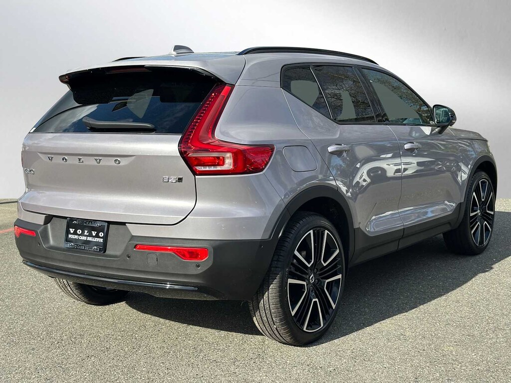 New 2026 Volvo XC40 B5 Ultra SUV