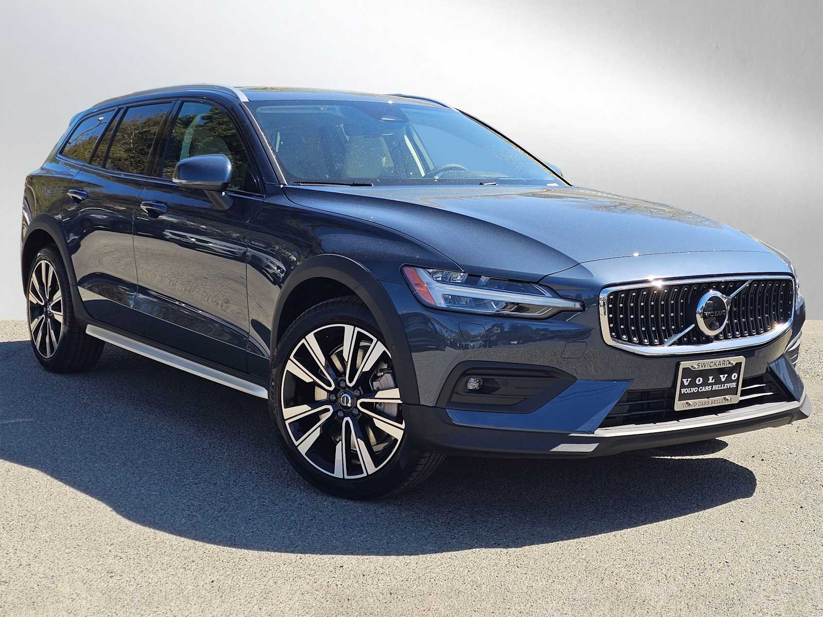 2026 Volvo V60 Cross Country B5 Ultra AWD's photo