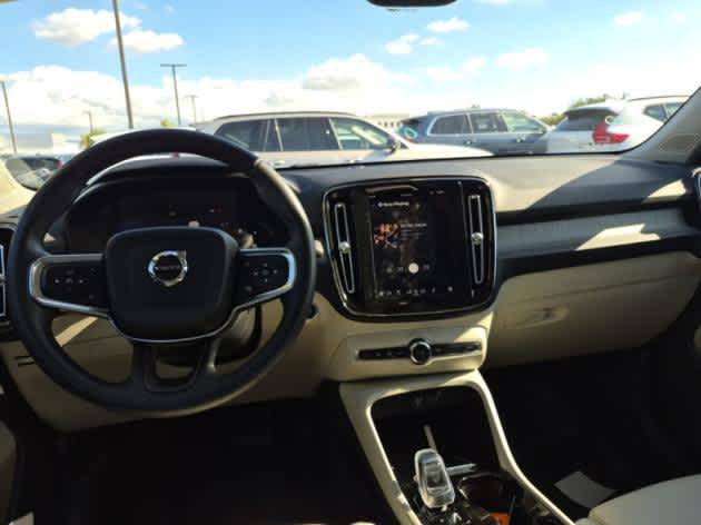2023 Volvo XC40 AWD Plus photo 3