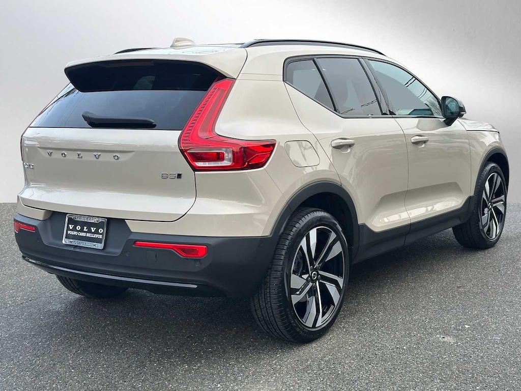 Used 2025 Volvo XC40 B5 Ultra Dark Theme SUV