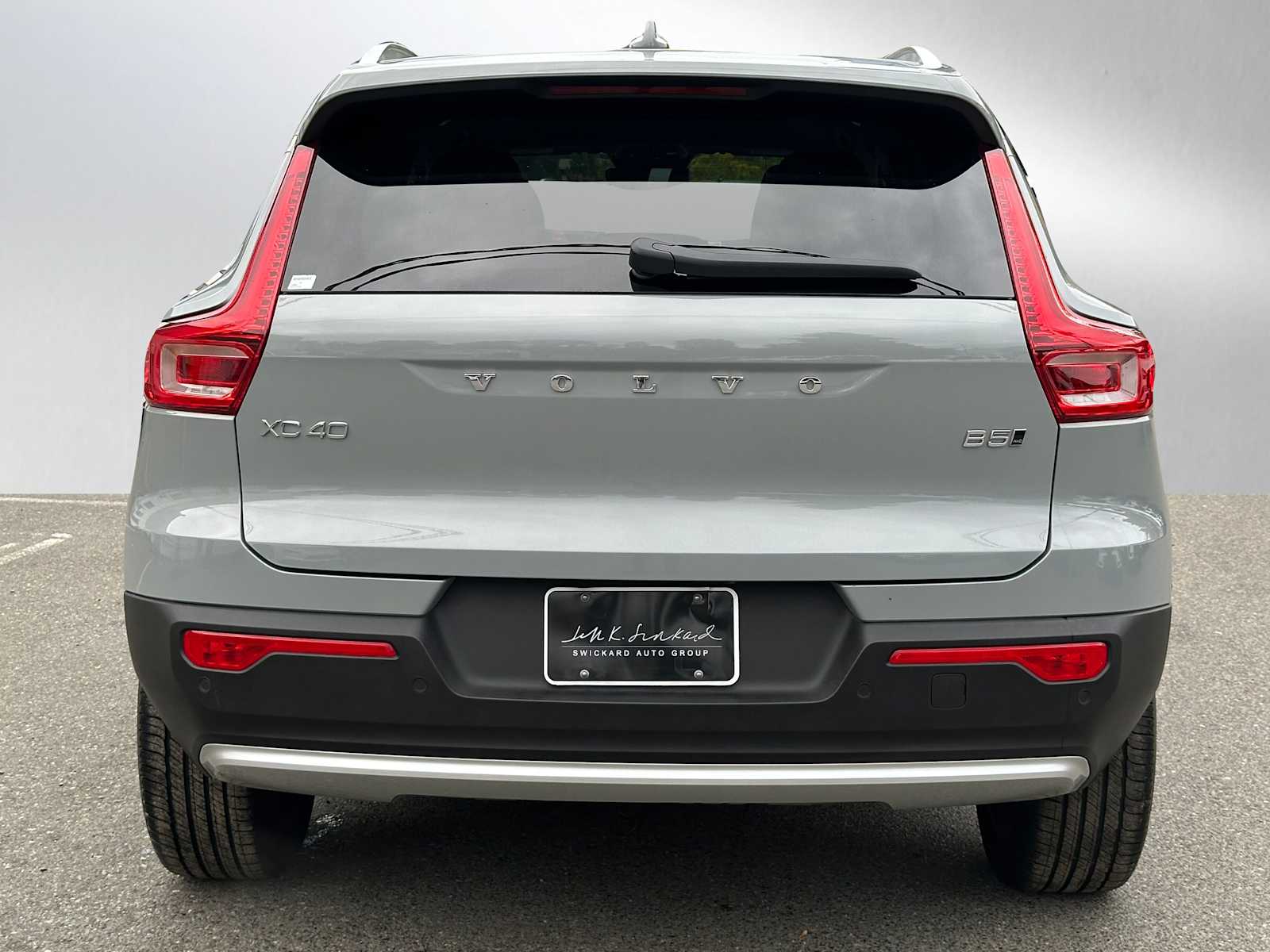 2025 Volvo XC40 Plus photo 3