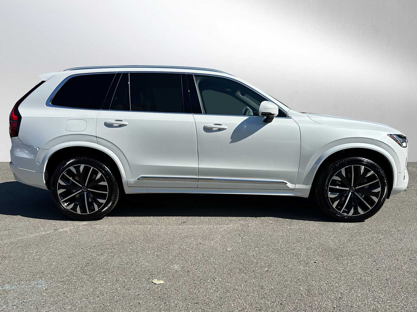 2026 Volvo XC90 Plus photo 2
