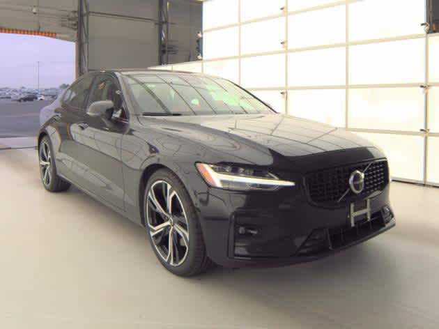 2025 Volvo S60 B5 Plus photo 3
