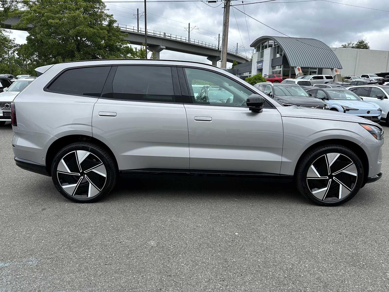 2025 Volvo EX90 Twin Motor Performance Plus photo 3