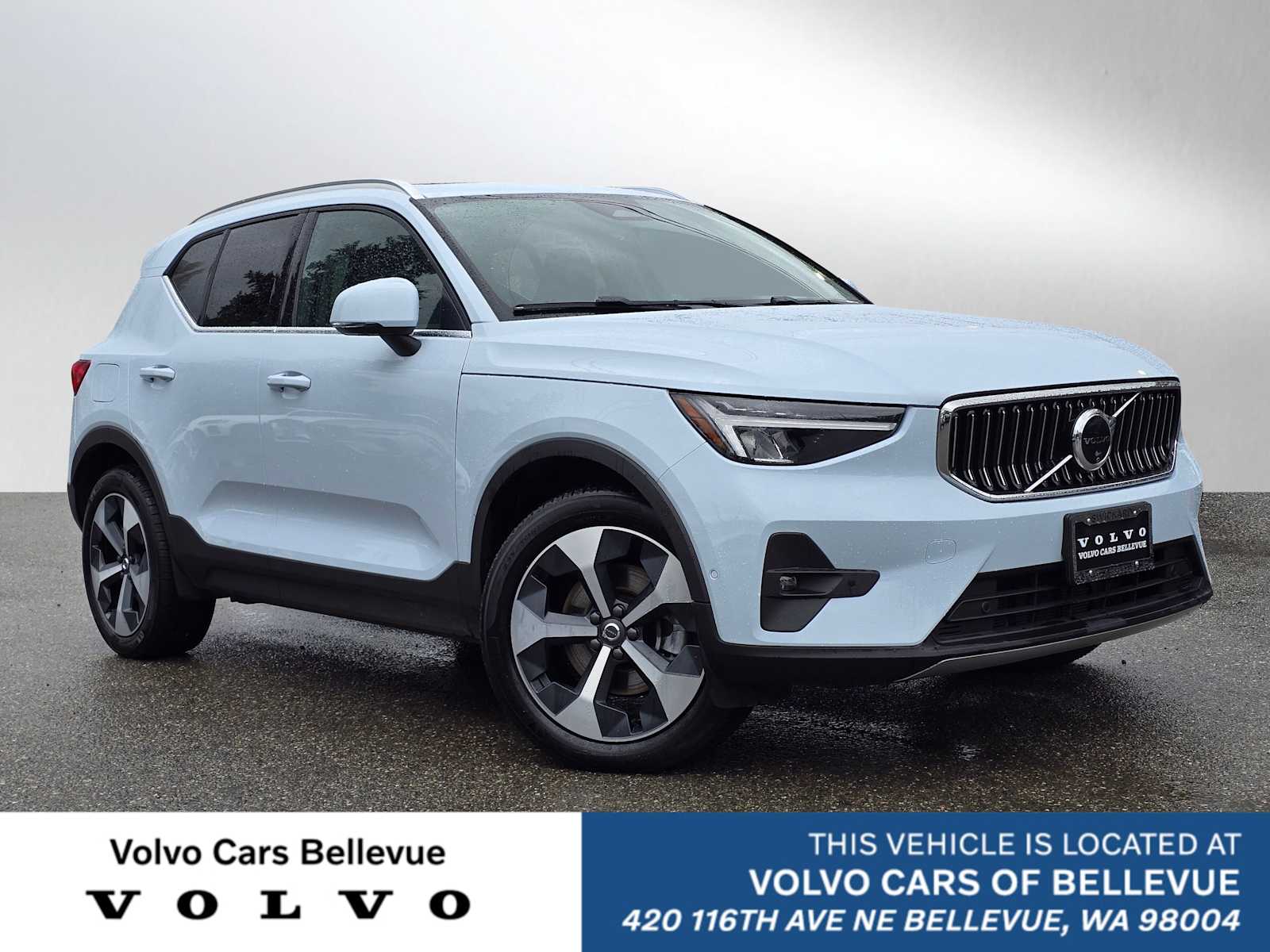 2025 Volvo XC40 B5 Plus Bright AWD's photo