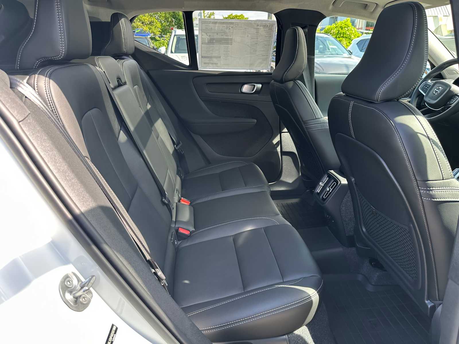 2025 Volvo XC40 Ultra - Photo 12