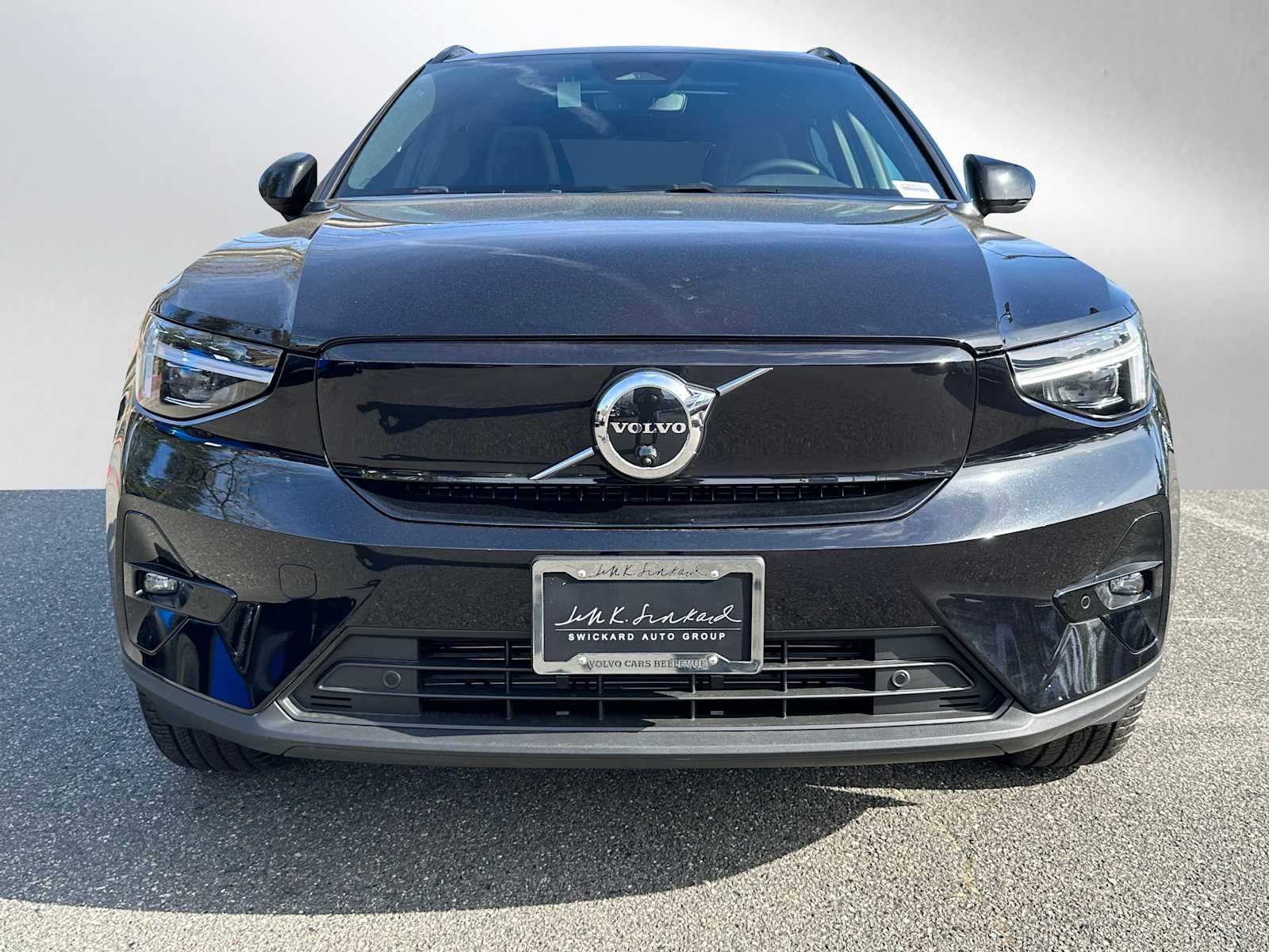 2025 Volvo EX40 Single Motor Plus photo 2