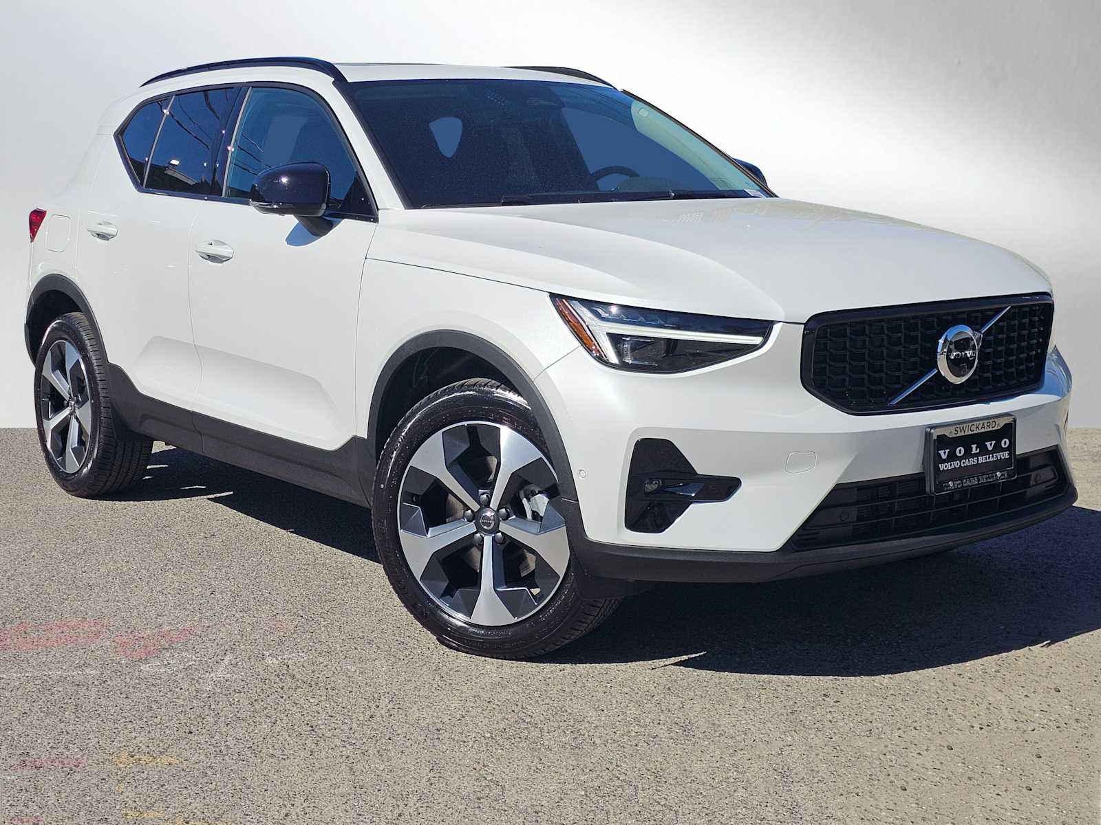 2026 Volvo XC40 B5 Plus Dark AWD's photo
