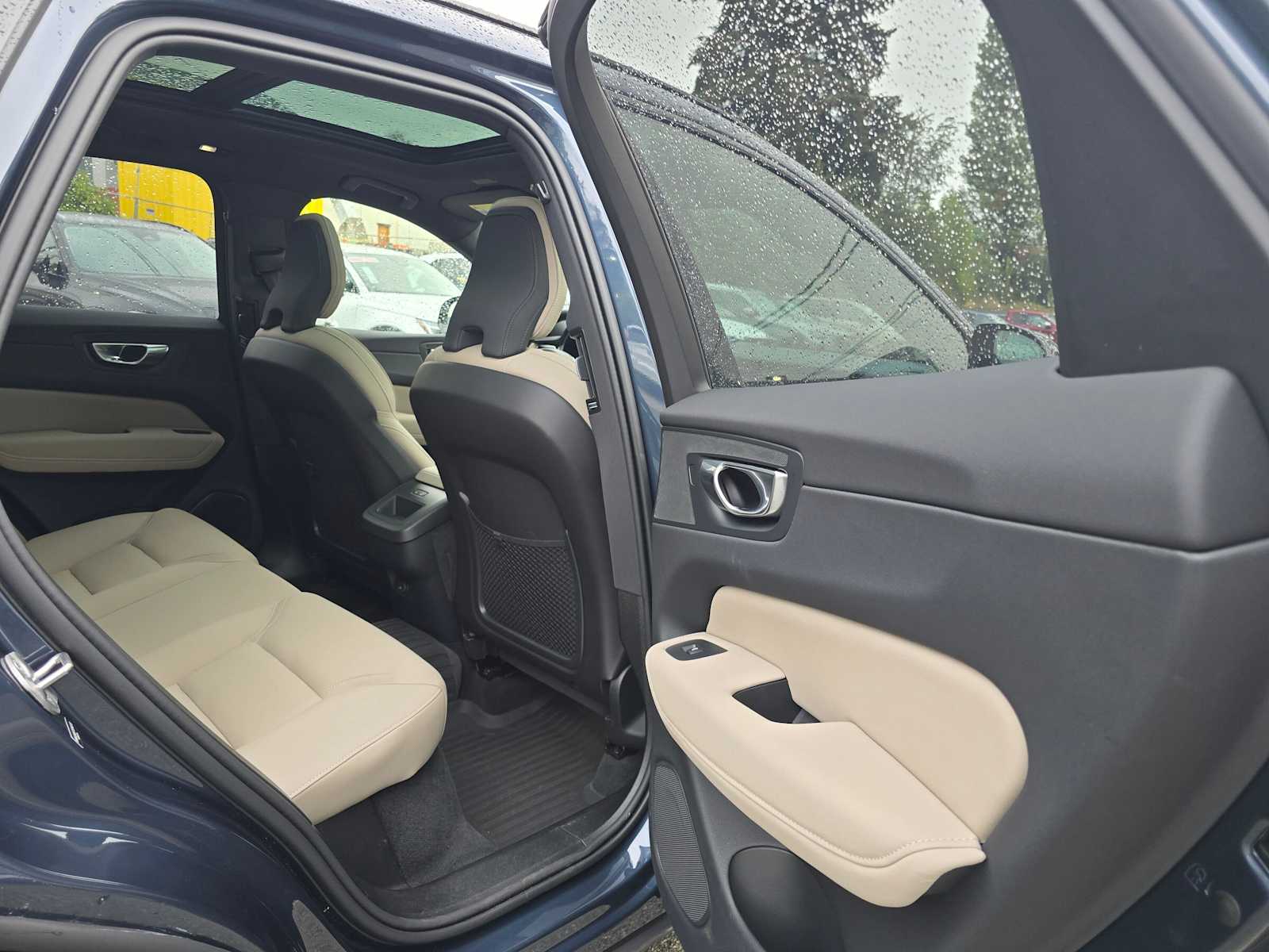 2026 Volvo XC60 Plus - Photo 13