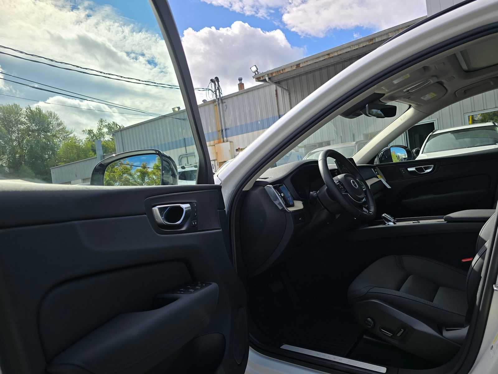 2026 Volvo XC60 Plus - Photo 20
