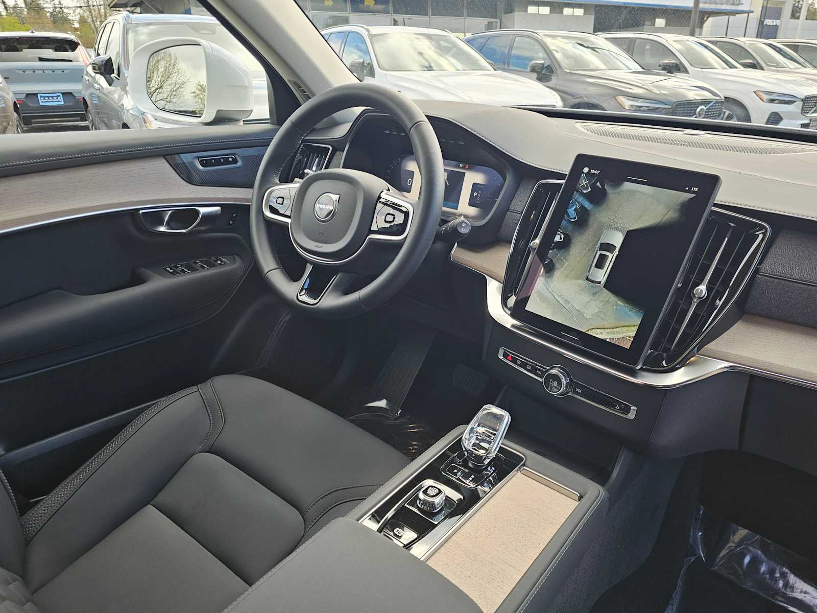 2025 Volvo XC90 Plus - Photo 10
