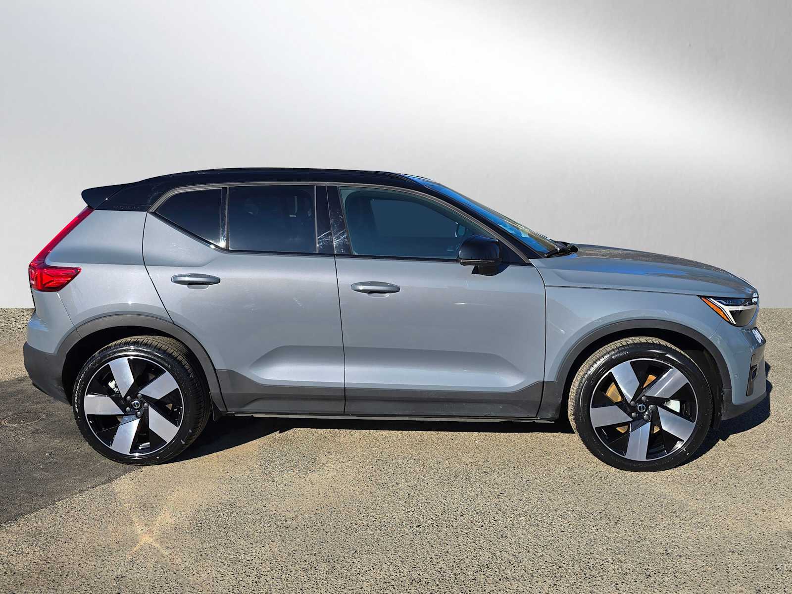 Used 2023 Volvo XC40 Plus with VIN YV4ED3UW0P2038964 for sale in Bellevue, WA