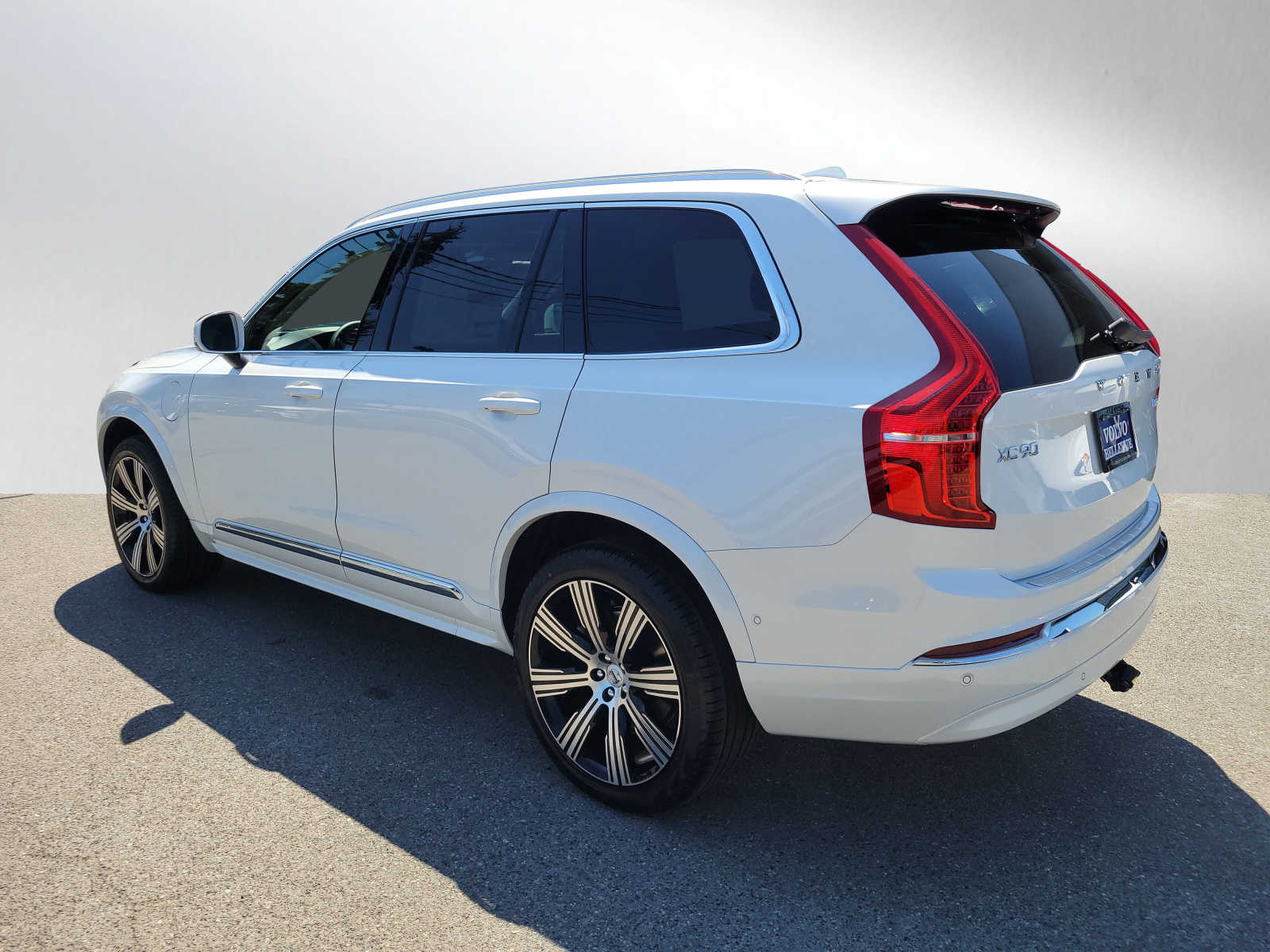 2025 Volvo XC90 T8 Plus photo 3