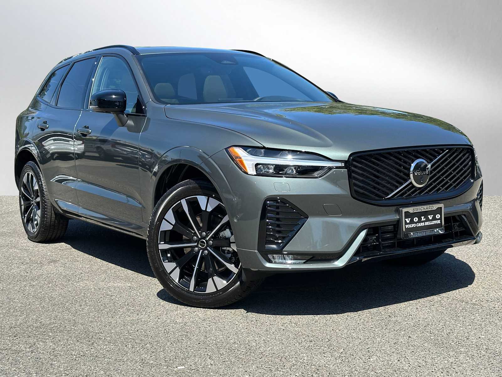 2026 Volvo XC60 B5 Plus Dark AWD's photo
