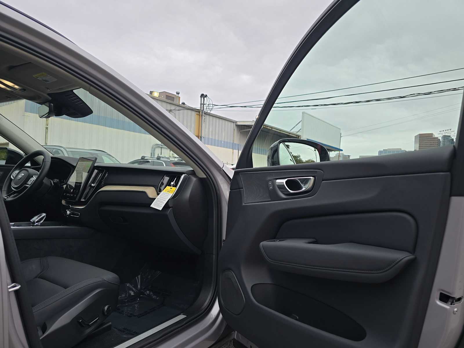 2026 Volvo XC60 Plus - Photo 11