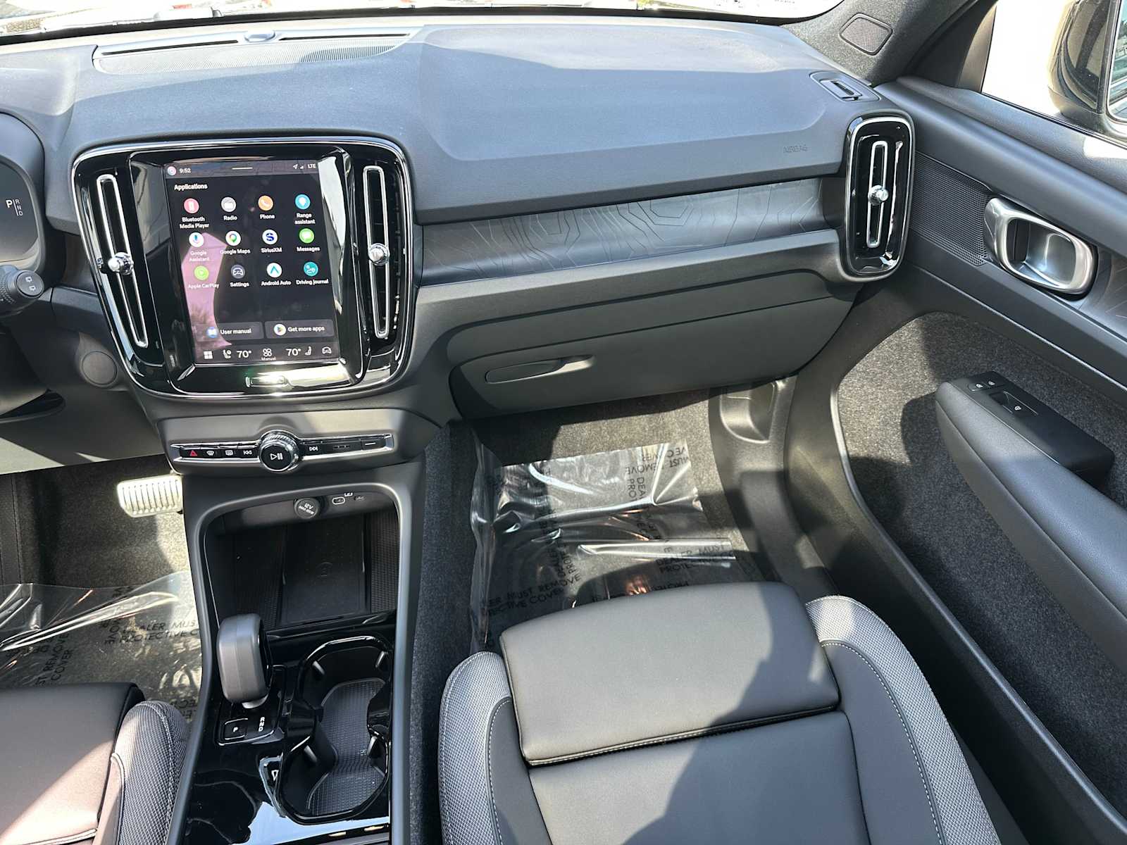 2025 Volvo EX40 Plus - Photo 18