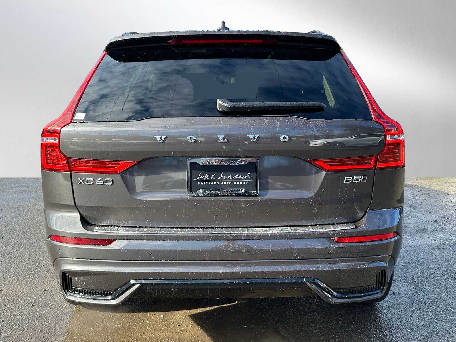 2025 Volvo XC60 B5 Core photo 4