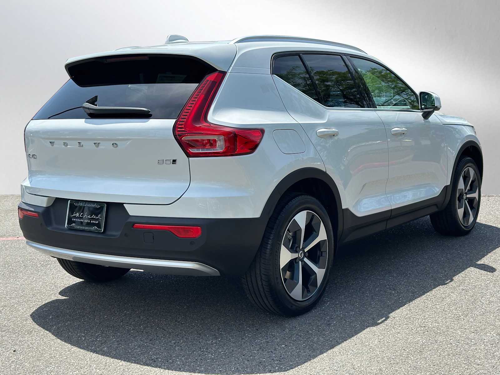 2025 Volvo XC40 Core photo 3