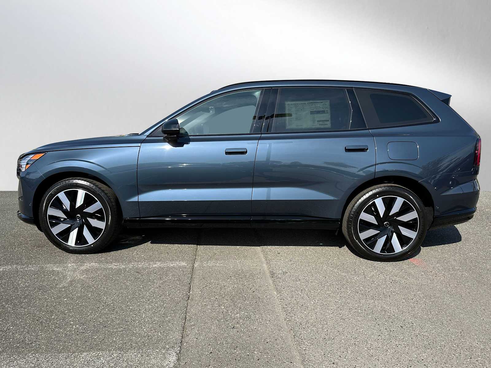 2025 Volvo EX90 Twin Motor Performance Ultra photo 2