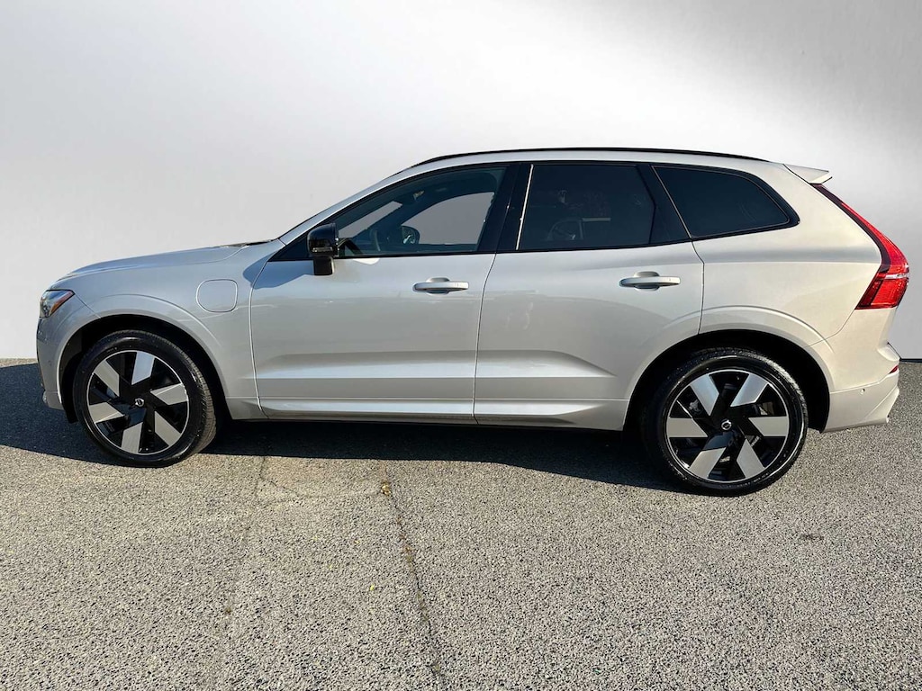 Certified 2025 Volvo XC60 plug-in hybrid T8 Ultra SUV
