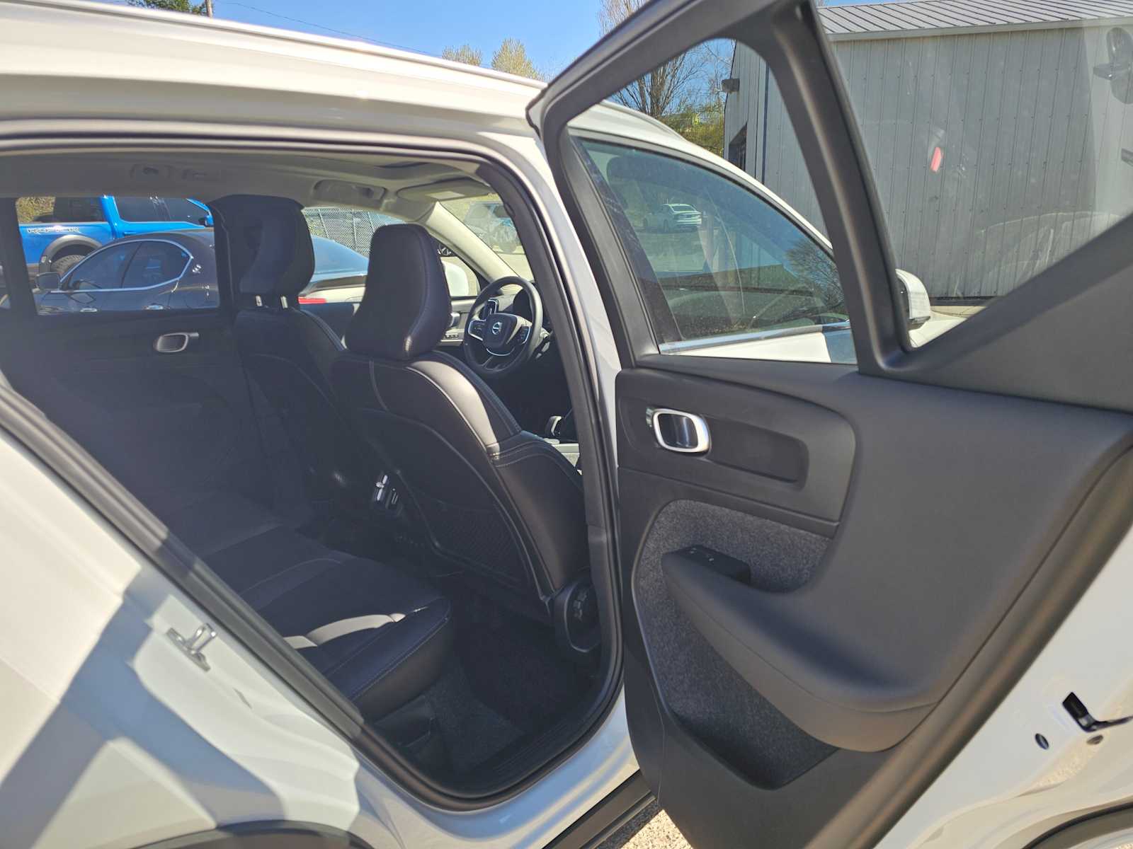 2025 Volvo XC40 Core - Photo 12