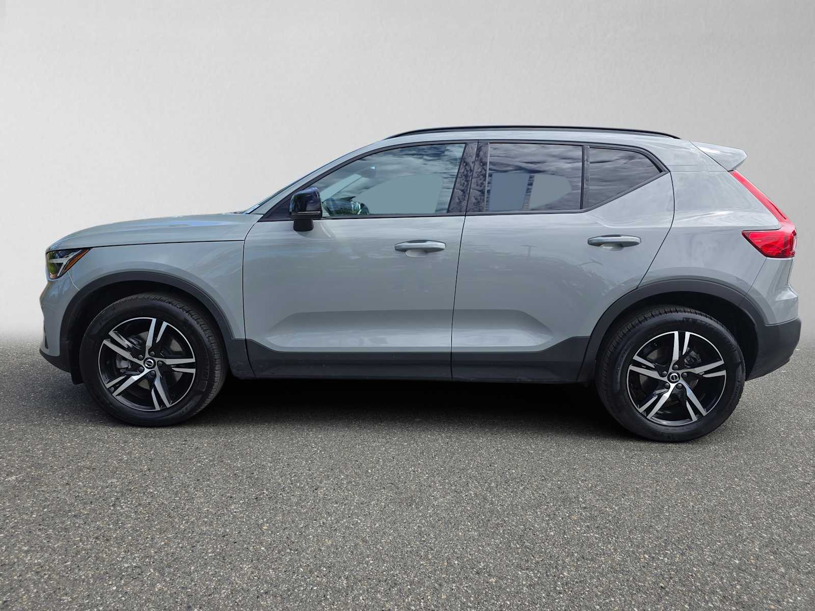 2026 Volvo XC40 Core - Photo 6