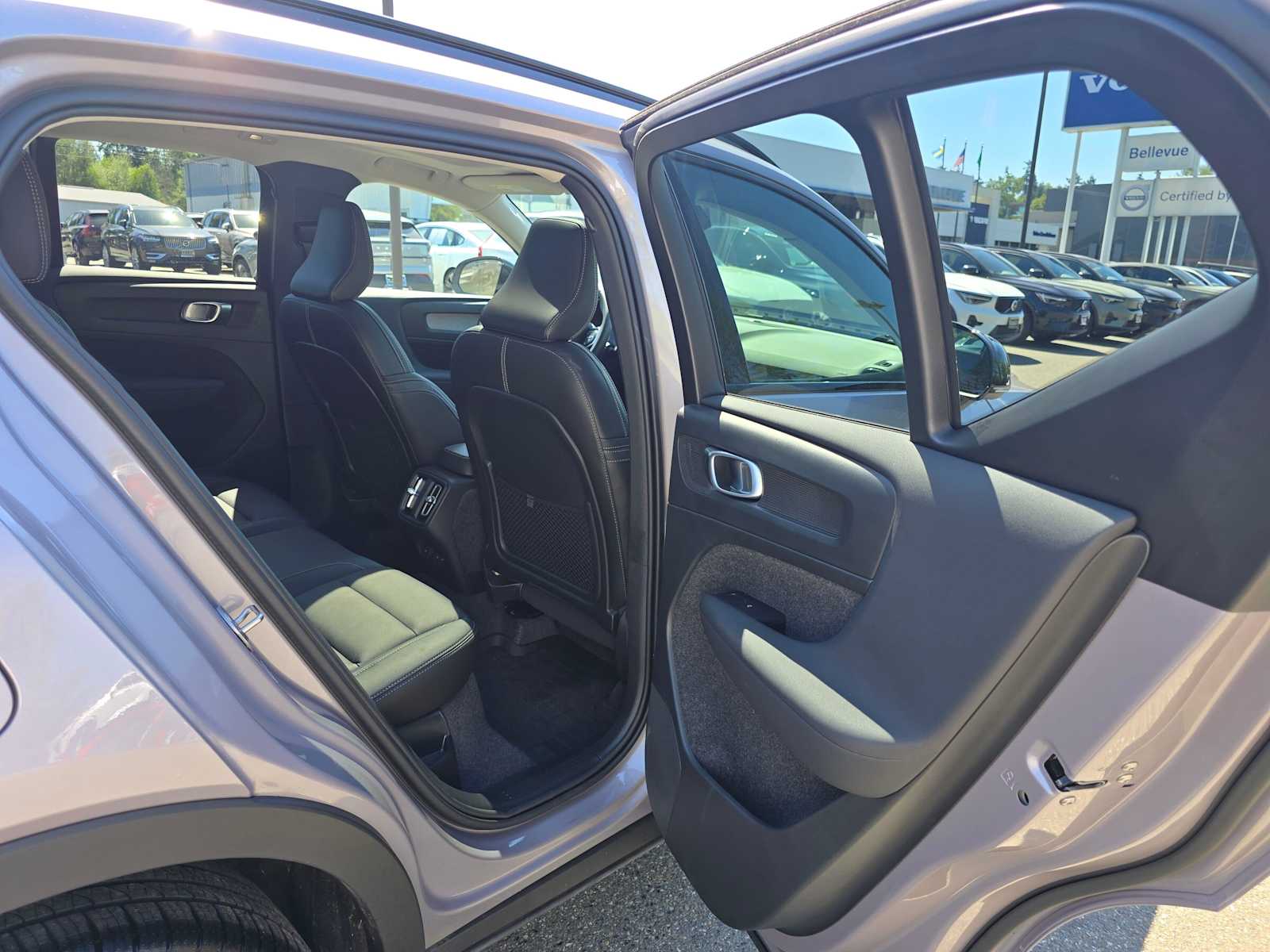 2026 Volvo XC40 Plus - Photo 13