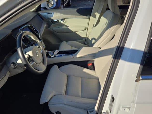 2024 Volvo XC90 T8 Ultimate photo 2