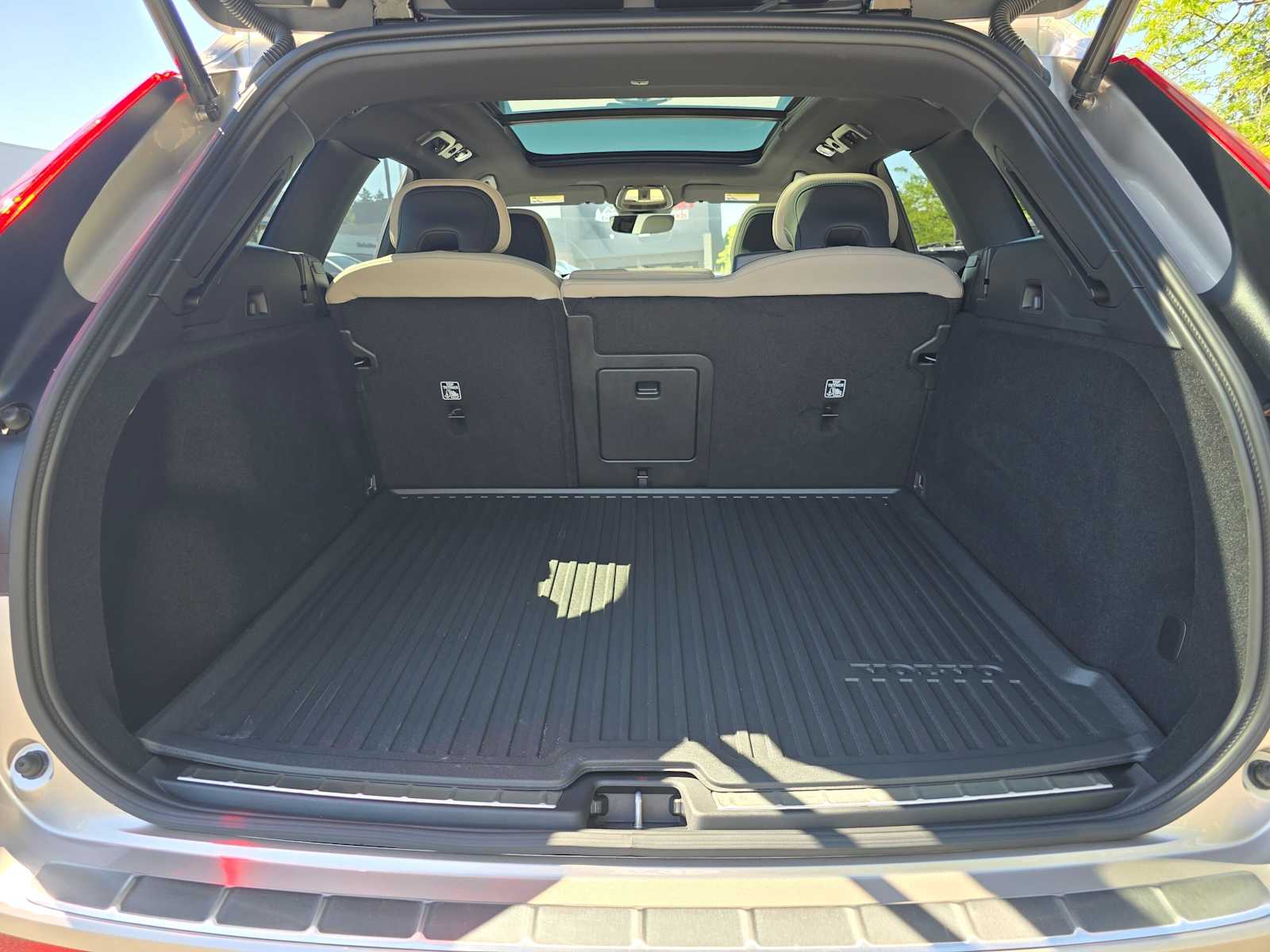 2026 Volvo XC60 Plus - Photo 14