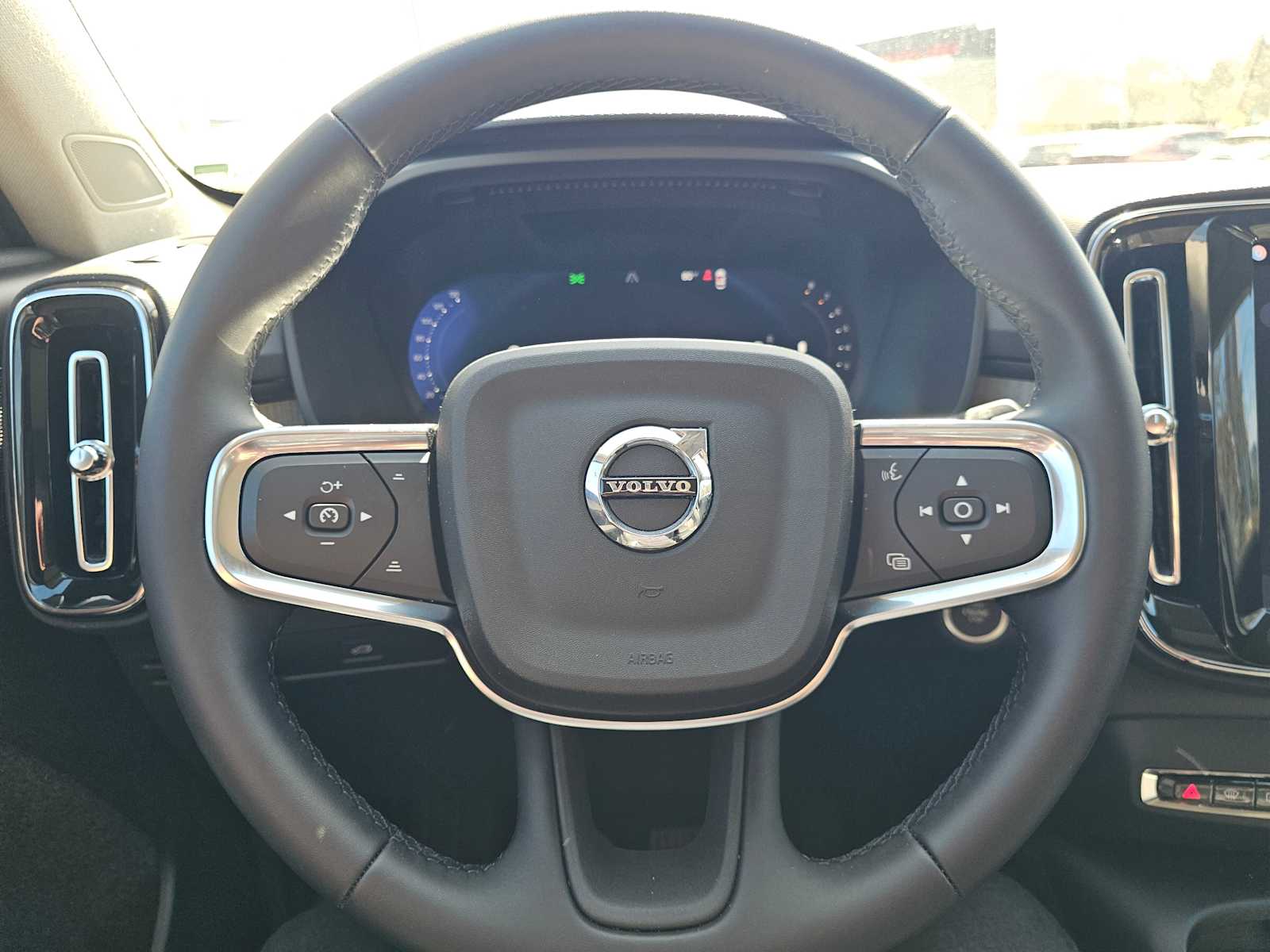 2025 Volvo XC40 Core - Photo 24