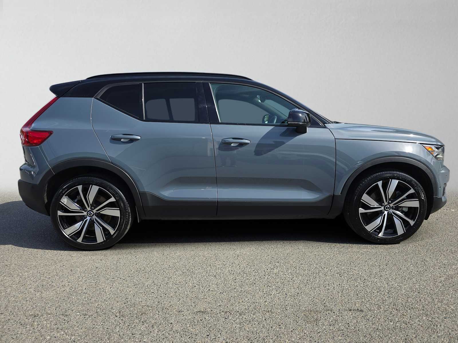 Used 2022 Volvo XC40 Ultimate with VIN YV4ED3UB1N2729897 for sale in Bellevue, WA